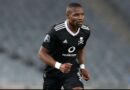 UMabasa wenza imbali ngokutyikitya kwiintshatsheli zaseMorocco