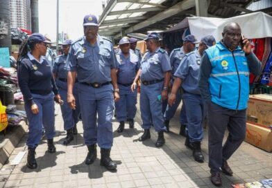 Amapolisa aphantsi phezulu Aqinisa Uzingelo lombulali wabafazi eEkurhuleni