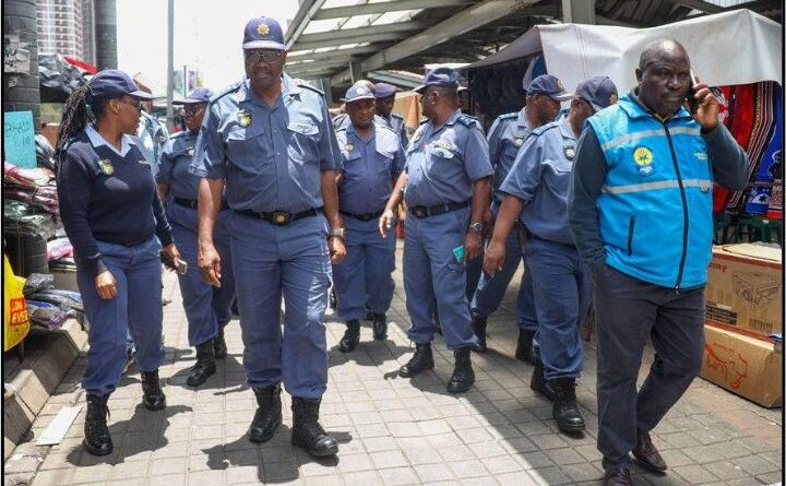 Amapolisa aphantsi phezulu Aqinisa Uzingelo lombulali wabafazi eEkurhuleni